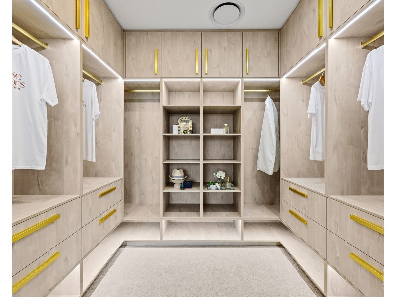 10 Crescent Avenue, Hope Island QLD 4212