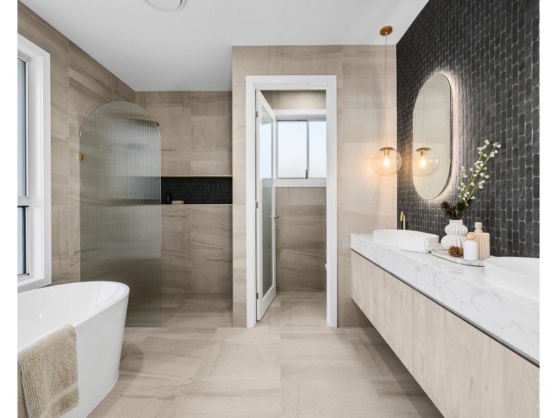 10 Crescent Avenue, Hope Island QLD 4212