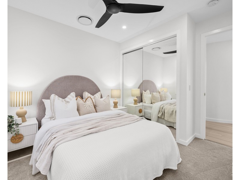 10 Crescent Avenue, Hope Island QLD 4212