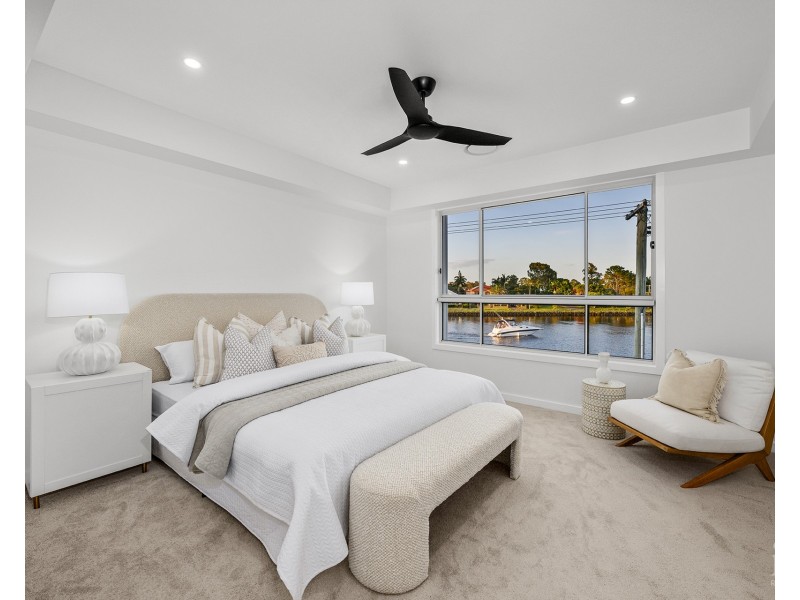 10 Crescent Avenue, Hope Island QLD 4212