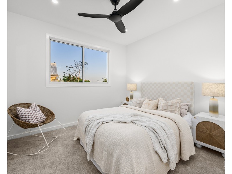 10 Crescent Avenue, Hope Island QLD 4212