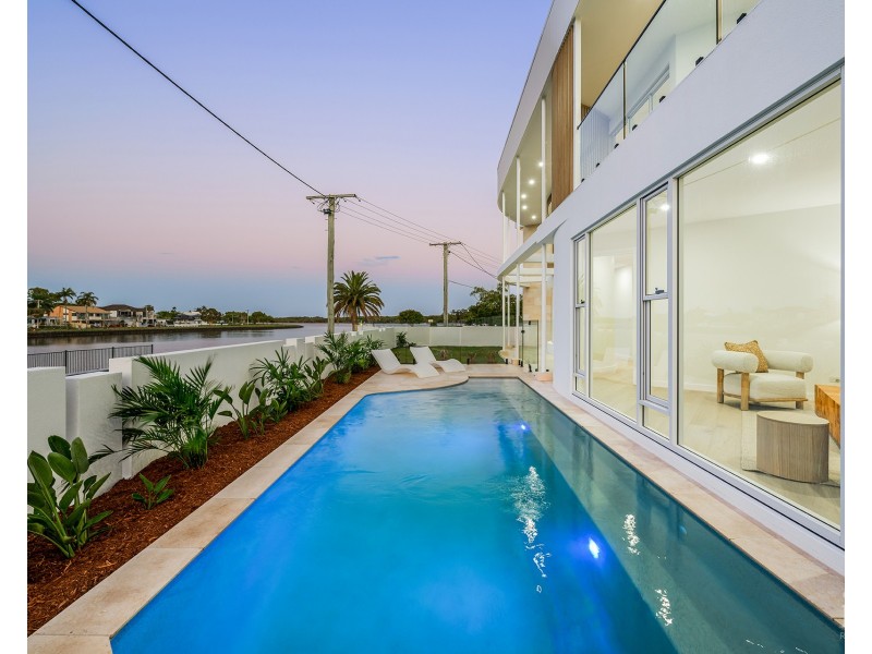 10 Crescent Avenue, Hope Island QLD 4212