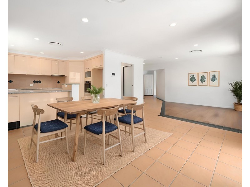 30 Saltbreeze Court, Runaway Bay QLD 4216