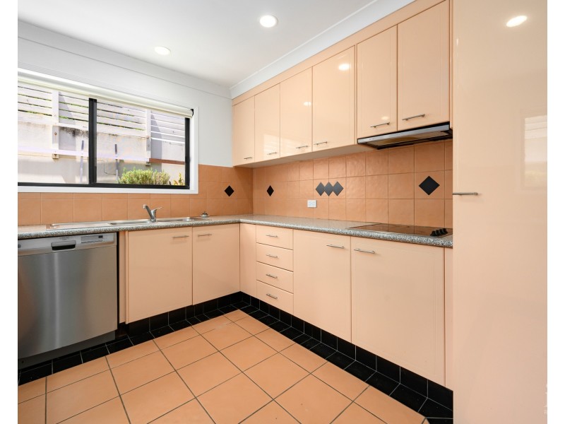 30 Saltbreeze Court, Runaway Bay QLD 4216