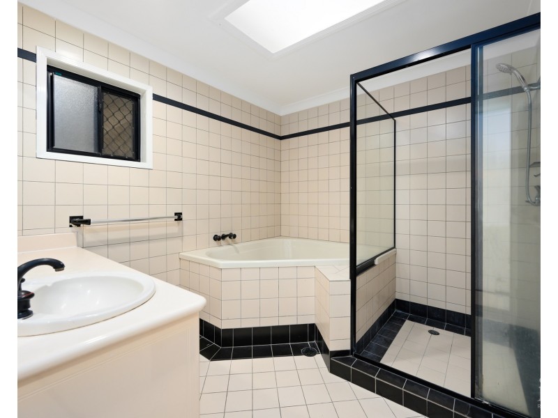 30 Saltbreeze Court, Runaway Bay QLD 4216