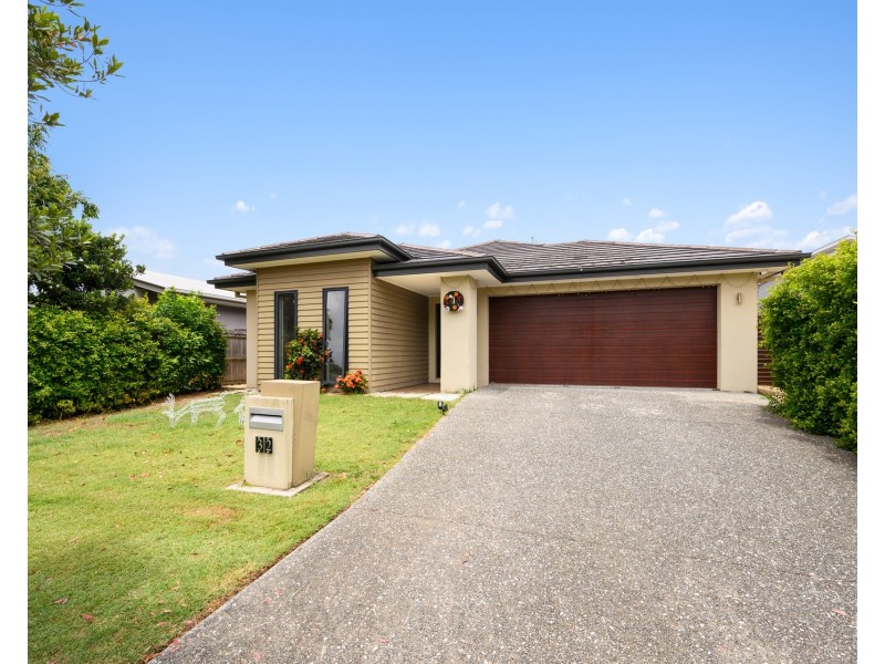 32 Azure Way, Hope Island QLD 4212
