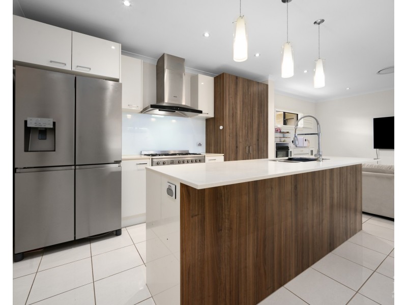 32 Azure Way, Hope Island QLD 4212
