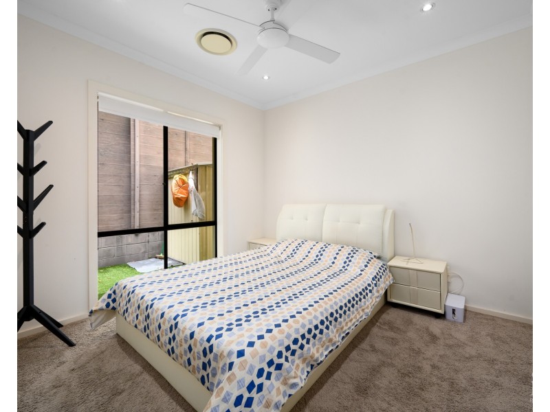 32 Azure Way, Hope Island QLD 4212