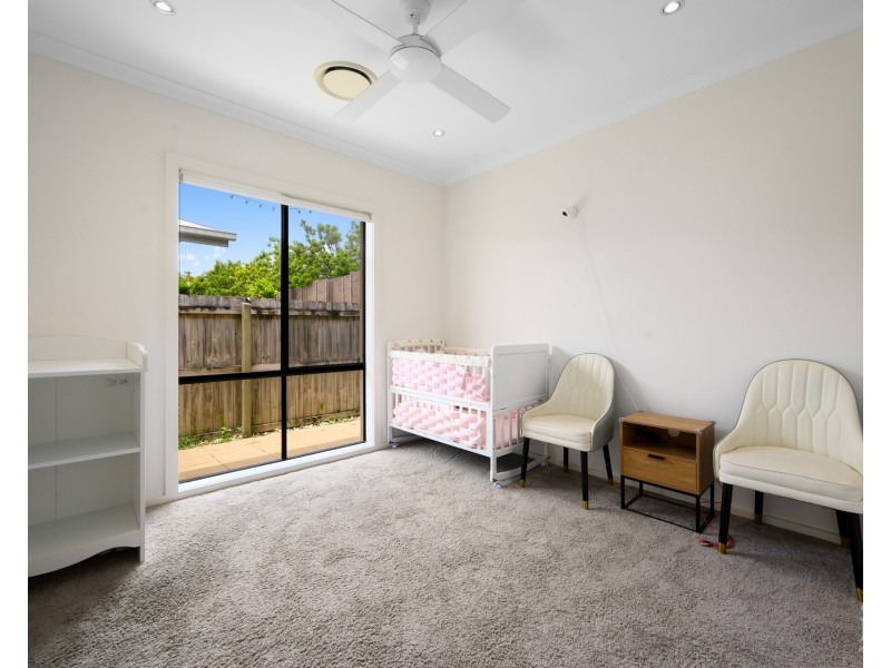 32 Azure Way, Hope Island QLD 4212
