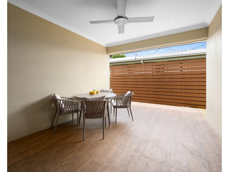 32 Azure Way, Hope Island QLD 4212