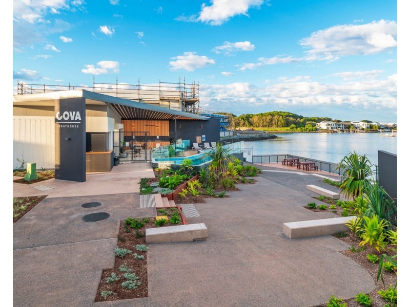 32 Azure Way, Hope Island QLD 4212