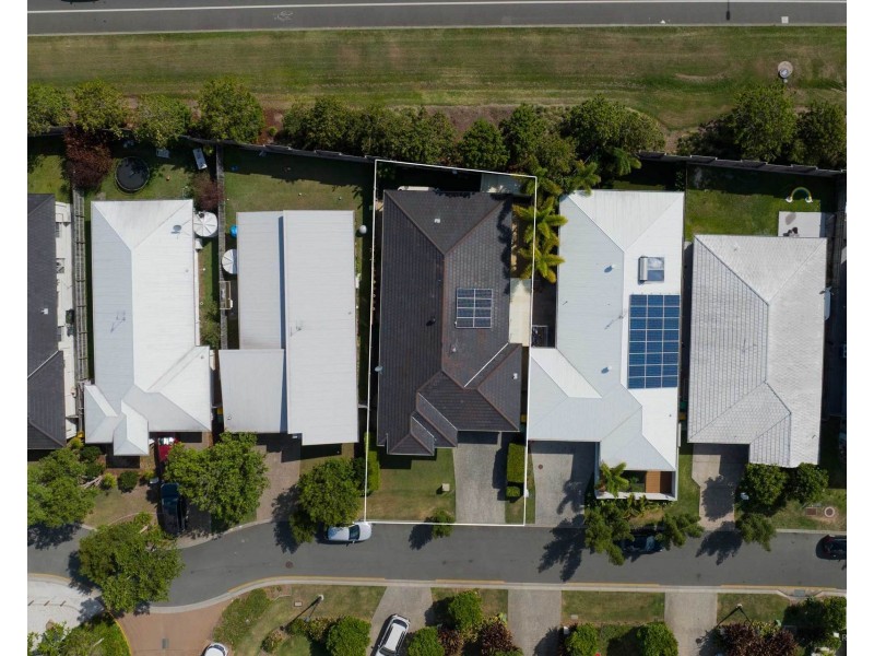 32 Azure Way, Hope Island QLD 4212