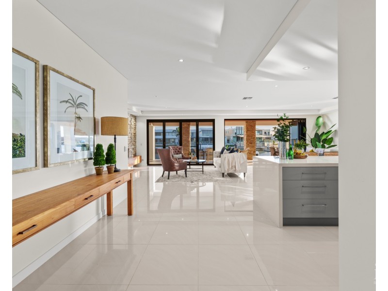 61 Knightsbridge Parade East, Sovereign Islands QLD 4216