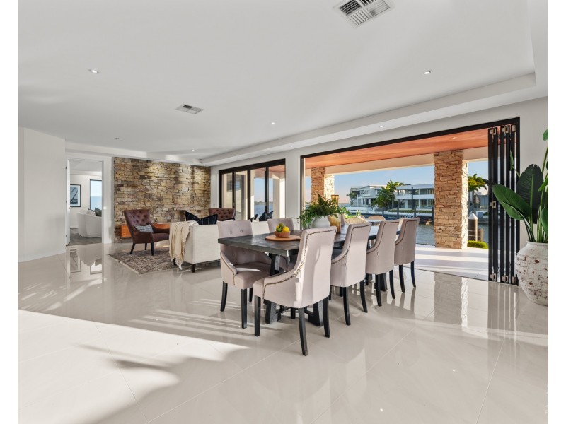 61 Knightsbridge Parade East, Sovereign Islands QLD 4216