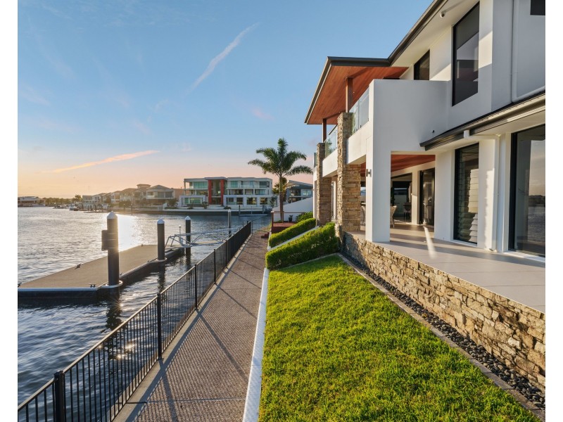 61 Knightsbridge Parade East, Sovereign Islands QLD 4216