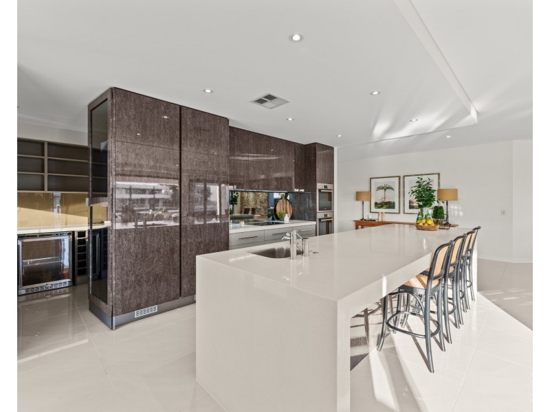 61 Knightsbridge Parade East, Sovereign Islands QLD 4216