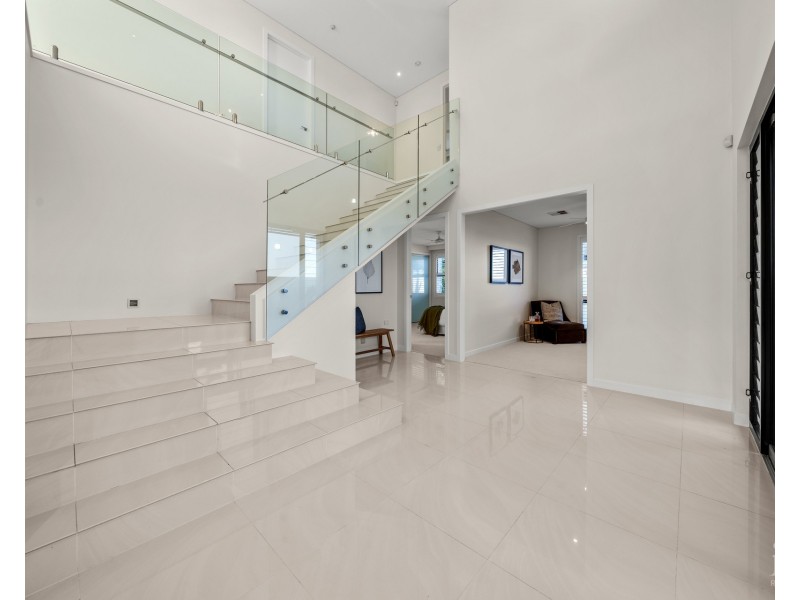 61 Knightsbridge Parade East, Sovereign Islands QLD 4216