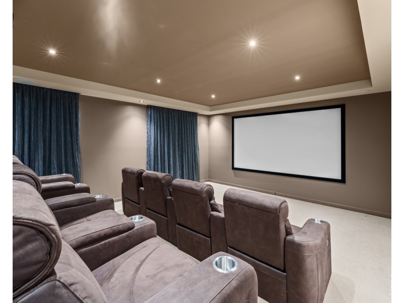 61 Knightsbridge Parade East, Sovereign Islands QLD 4216