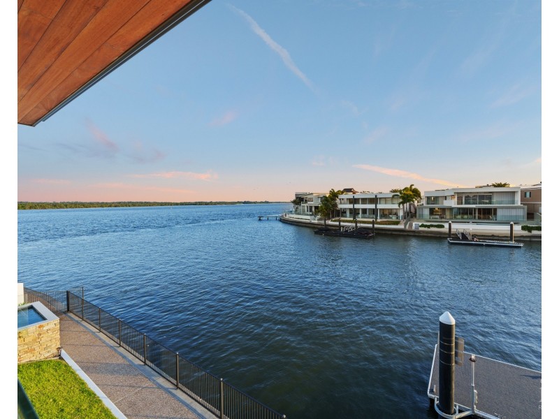 61 Knightsbridge Parade East, Sovereign Islands QLD 4216