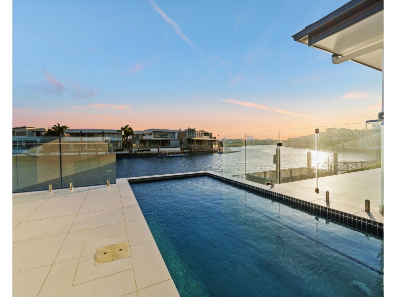 61 Knightsbridge Parade East, Sovereign Islands QLD 4216