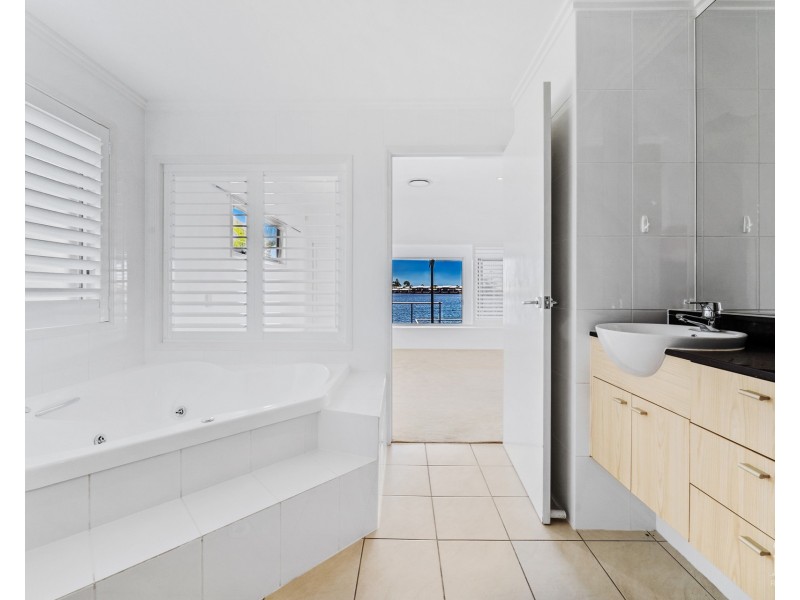 40/181 Lae Drive, Coombabah QLD 4216