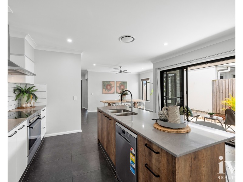 16  Mint Way, Helensvale QLD 4212