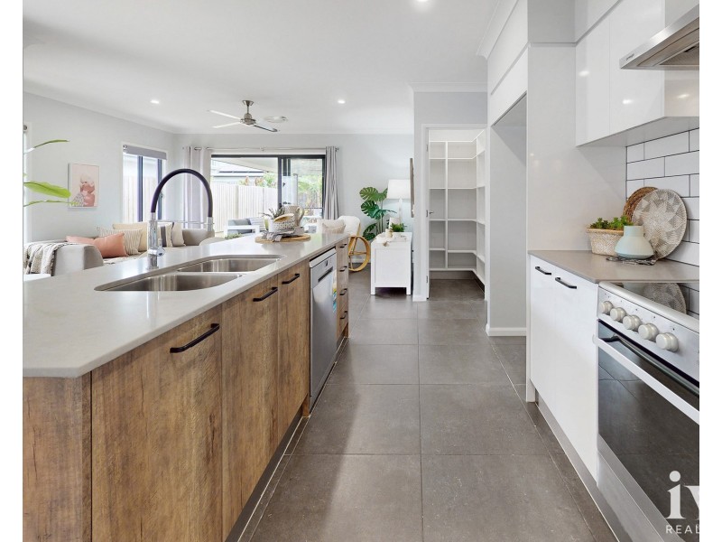 16  Mint Way, Helensvale QLD 4212