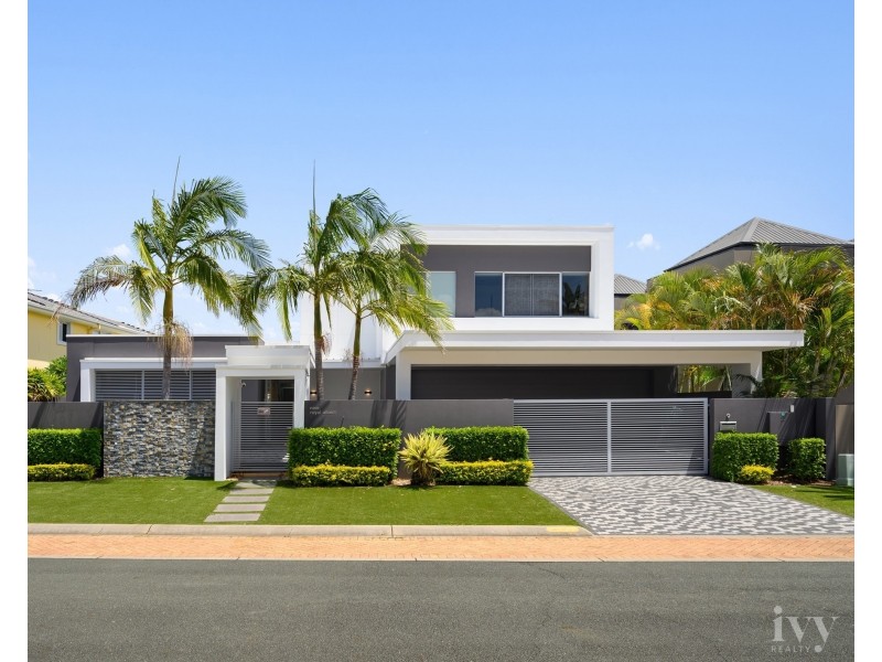 9 Royal Albert Crescent, Sovereign Islands QLD 4216