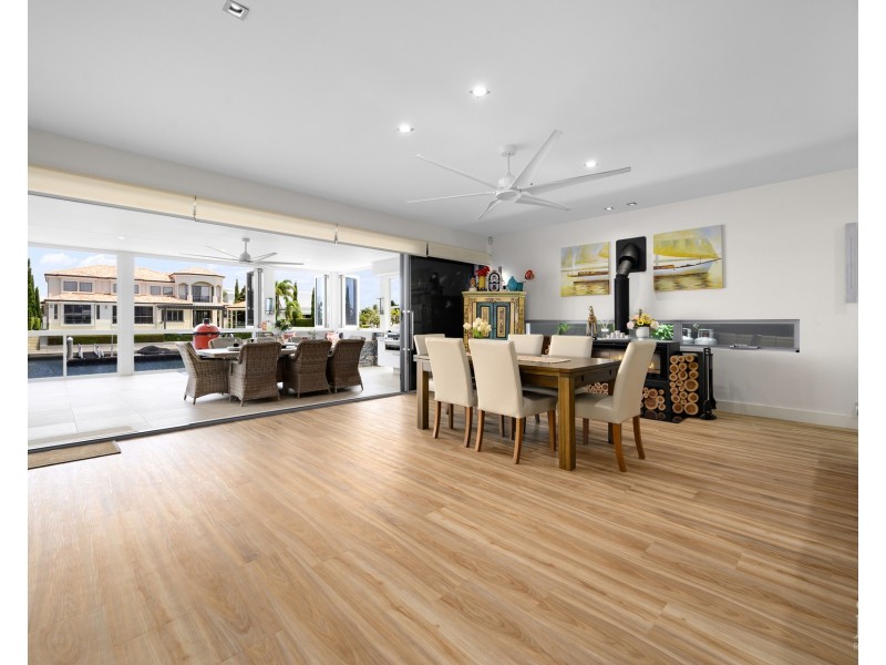 9 Royal Albert Crescent, Sovereign Islands QLD 4216