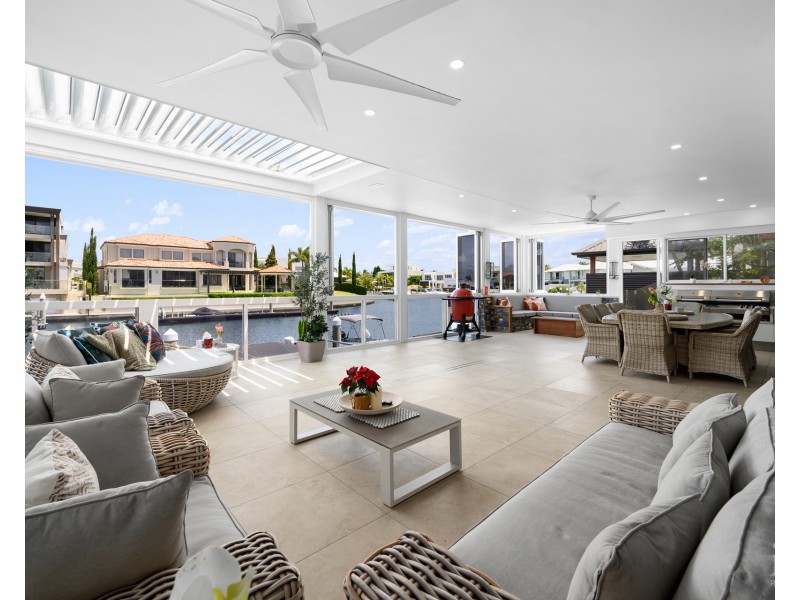 9 Royal Albert Crescent, Sovereign Islands QLD 4216