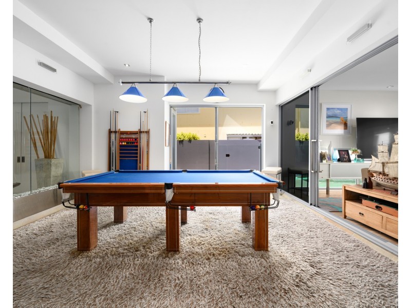 9 Royal Albert Crescent, Sovereign Islands QLD 4216