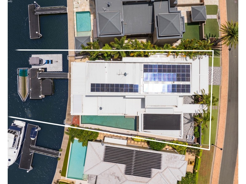 9 Royal Albert Crescent, Sovereign Islands QLD 4216