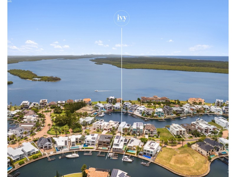 9 Royal Albert Crescent, Sovereign Islands QLD 4216