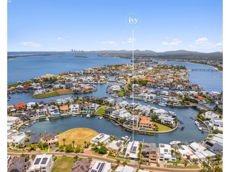 9 Royal Albert Crescent, Sovereign Islands QLD 4216