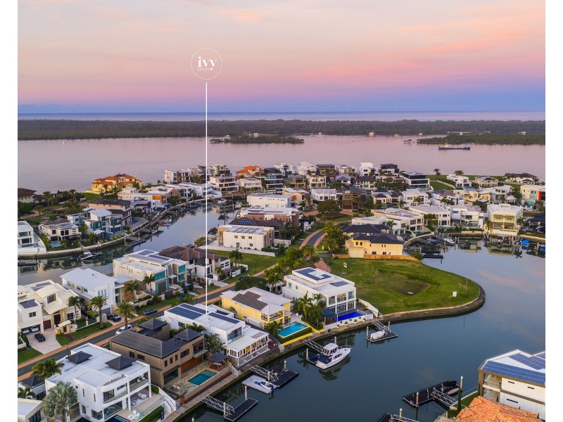 9 Royal Albert Crescent, Sovereign Islands QLD 4216