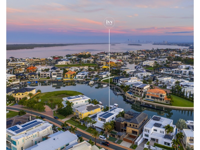 9 Royal Albert Crescent, Sovereign Islands QLD 4216