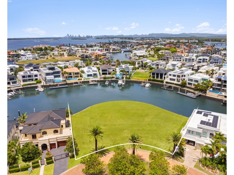 15-19 Royal Albert Crescent, Sovereign Islands QLD 4216