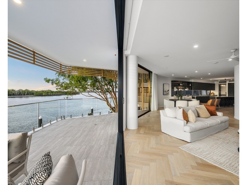 3/4 Paradise Parade, Paradise Point QLD 4216