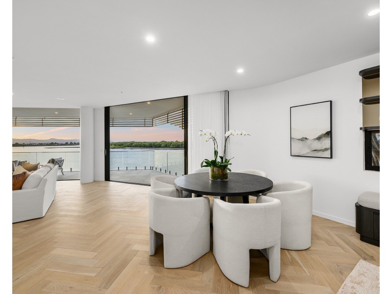 3/4 Paradise Parade, Paradise Point QLD 4216