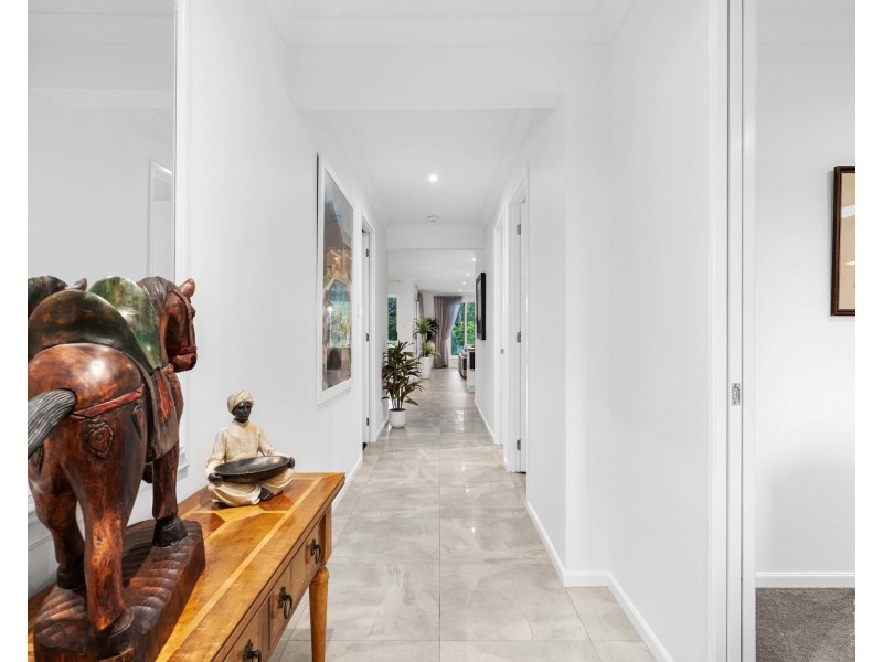 9202 Peter Senior Drive, Hope Island QLD 4212
