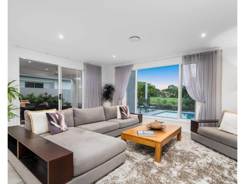 9202 Peter Senior Drive, Hope Island QLD 4212