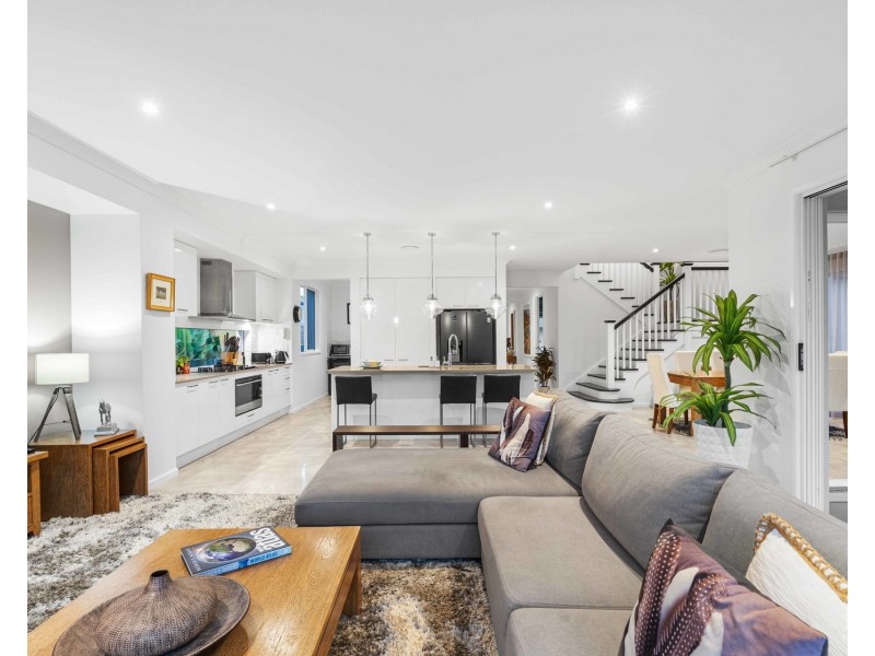 9202 Peter Senior Drive, Hope Island QLD 4212