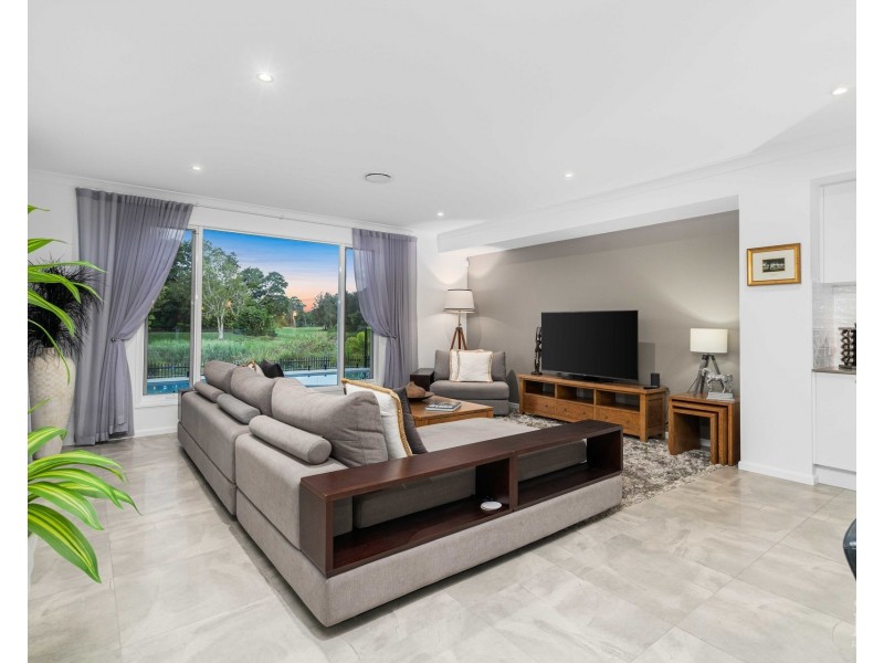 9202 Peter Senior Drive, Hope Island QLD 4212
