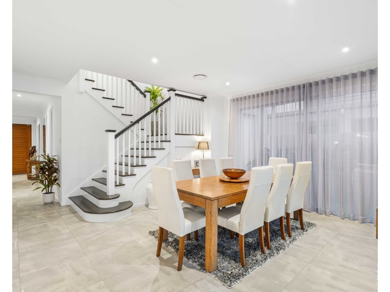 9202 Peter Senior Drive, Hope Island QLD 4212