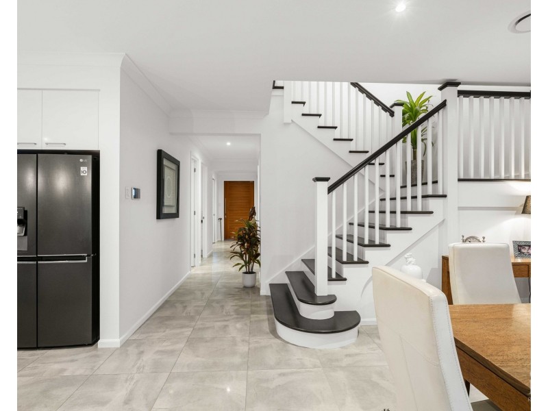 9202 Peter Senior Drive, Hope Island QLD 4212