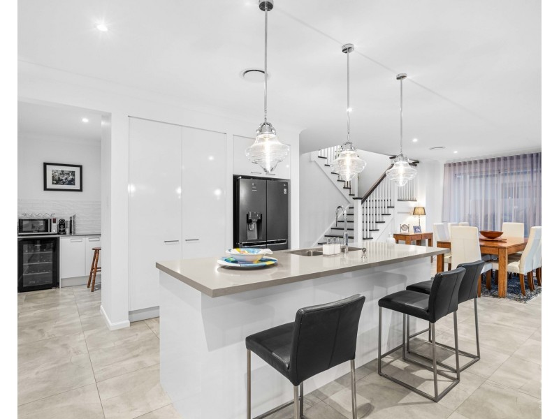9202 Peter Senior Drive, Hope Island QLD 4212