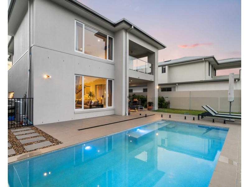 9202 Peter Senior Drive, Hope Island QLD 4212