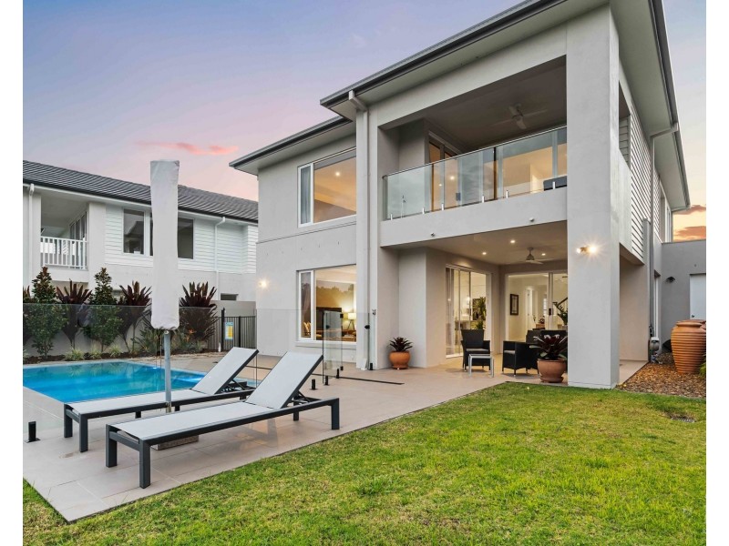 9202 Peter Senior Drive, Hope Island QLD 4212