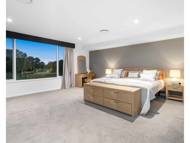 9202 Peter Senior Drive, Hope Island QLD 4212