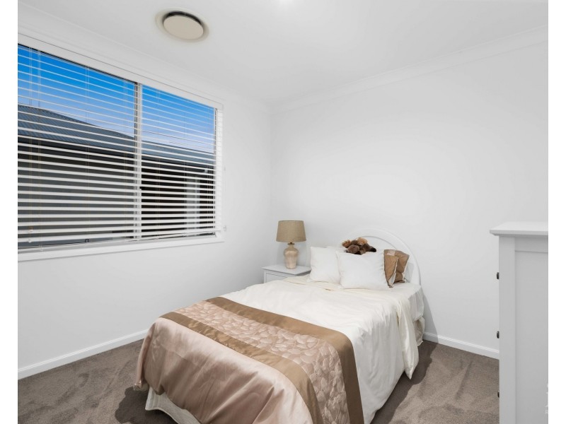 9202 Peter Senior Drive, Hope Island QLD 4212
